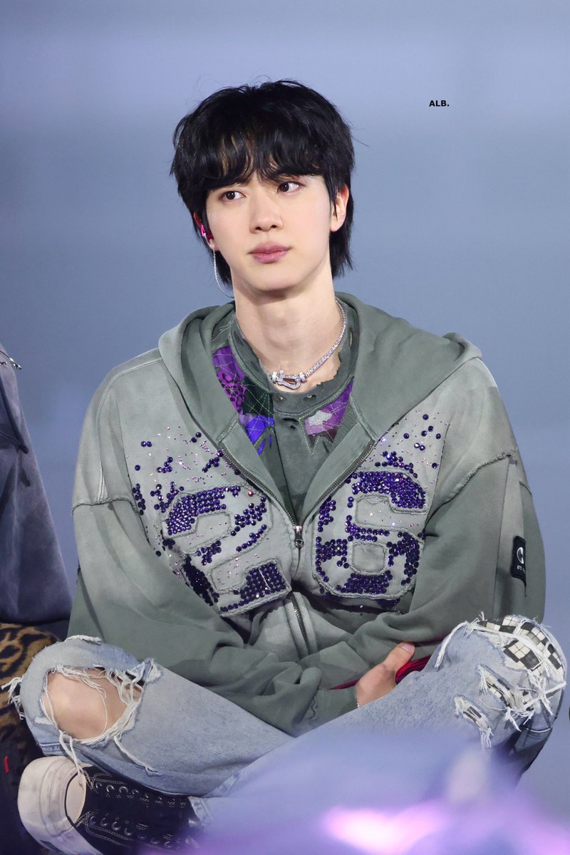 A LITTLE BRAVER 🐬 tweet media