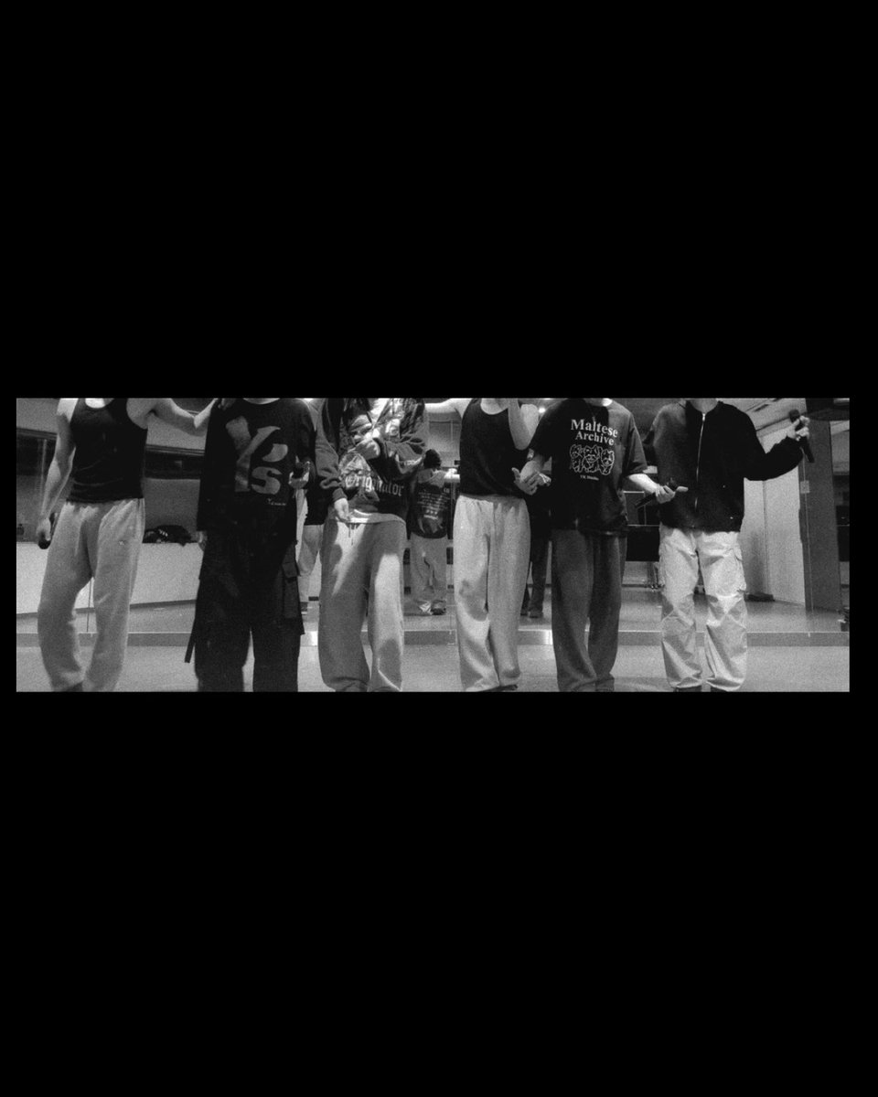 watwing_info's tweet image. 遂に明日はガーデンシアター
あっという間のhonest tour
その集大成。

最後まで6人で最終調整していました。

俺たち6人の"今"の全てを渡します。

受け取ってほしい。

明日、無事に会いましょう。

#足跡が並ぶ度同じ未来をwewish