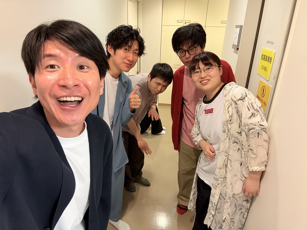 sarukichi01's tweet photo. #やらかし王
色々と思ってたのと違うライブでした‼️世の中にはもっと変な人いるな〜って思ったのと、誘われてないと思ってたら実は誘われてて、最後革命男子松尾くんと”正しいお金の返し方”を相談してました💴
合言葉は”別に生活費がないわけじゃない！”です。あざました〜🫶💜 https://t.co/Lz5ciKDnVf