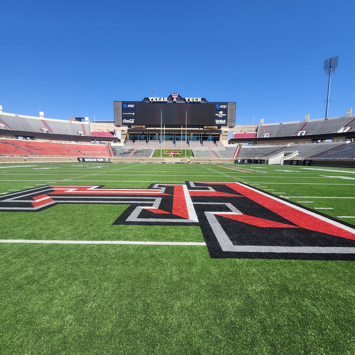prentice1of1's tweet image. Lubbock, TX! When they said everything is bigger in Texas - @TexasTechFB took it literally. Thank you for an incredible spring practice visit. Truly impressive! #wow @CoachRGreene - I appreciate you for the invite and the opportunity to witness what Red Raider football is all