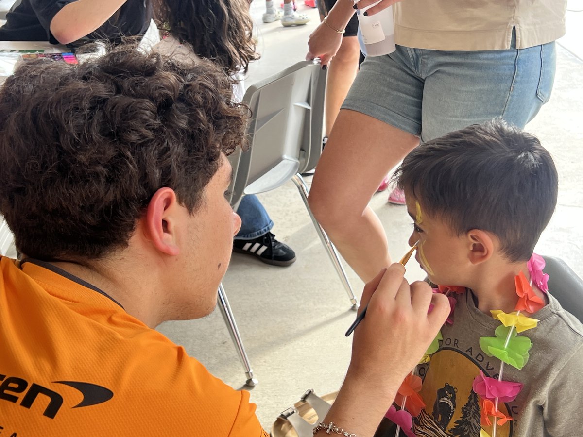 CISDCommunity's tweet photo. We had so much fun at Denton creek’s Spring Fling! NatlSpanishHonorSoc &amp; Latina Leadership face-painted a hundred happy TrailBlazers. ⁦@CoppellESLBIL⁩ @CoppellISD #FamilyEngagement https://t.co/fe2gNdJqBt
