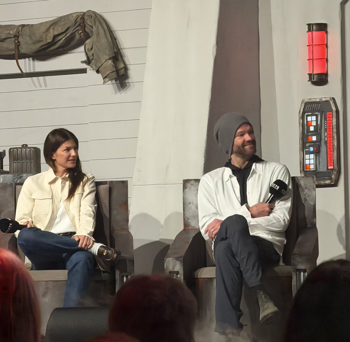 MiaAW90's tweet photo. The Padaleckis are starting their panel. And matching. #SPNFamily #FACTSCon https://t.co/zkvwCOF7PA