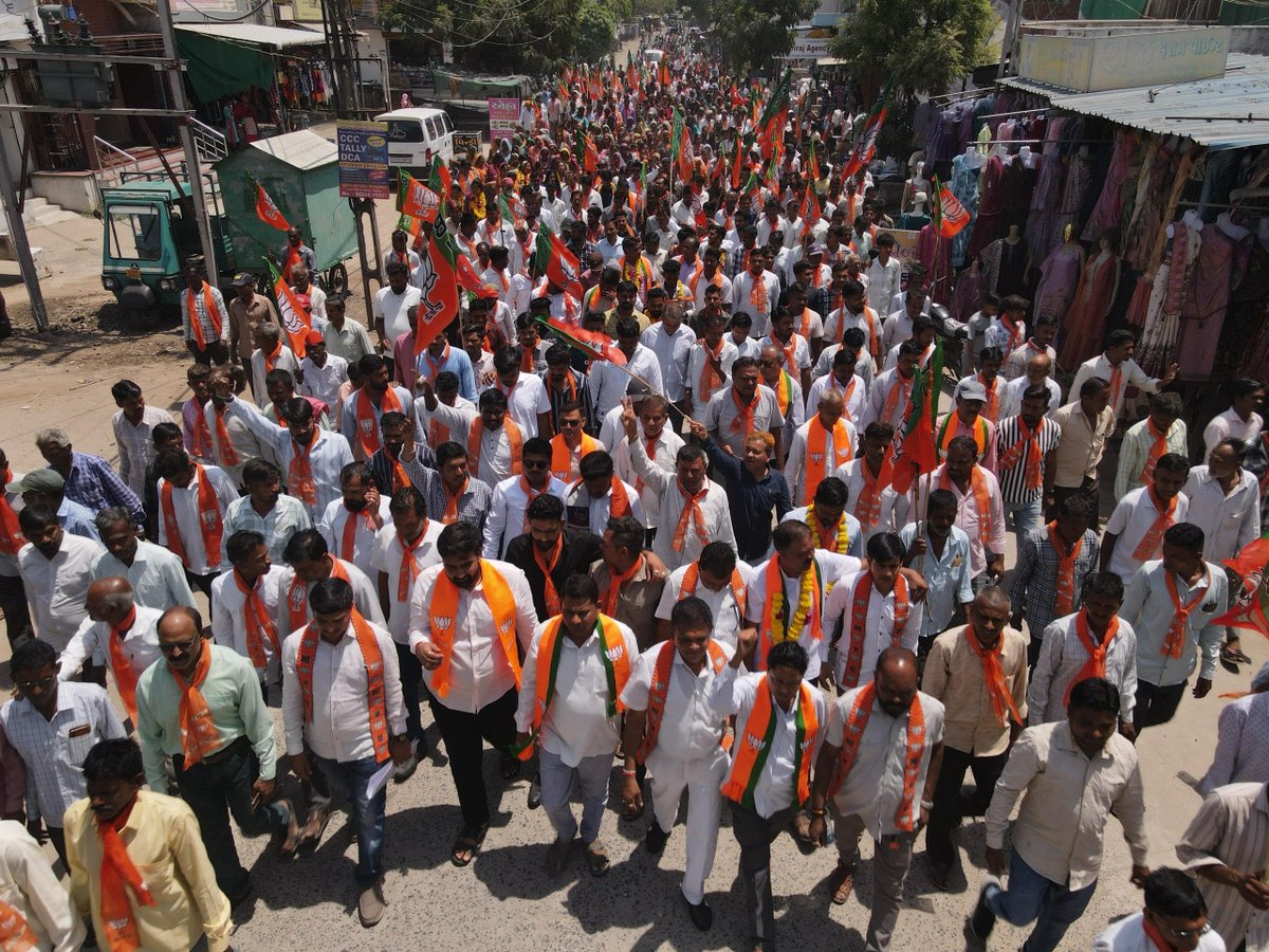 પ્રચંડ જનસમર્થન સાથે કાર્યકર્તાઓ નીકળ્યા 'કમળ'ને વિજયી બનાવવા...

#કમળ_ખીલશે_વિકાસ_જીતશે