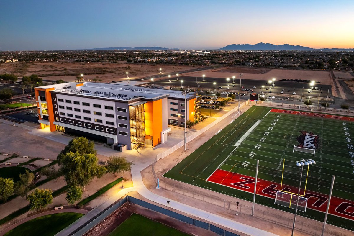 XavierLemus44's tweet photo. After a wonderful conversation with Coach @Dexter__78, i'm blessed to announce my first offer from @OUAZFootball . God is great! 🙏🏽
 @CoachMurphyQB
@CoachJDominguez
@JAO_fitness https://t.co/baPZaW3SS4