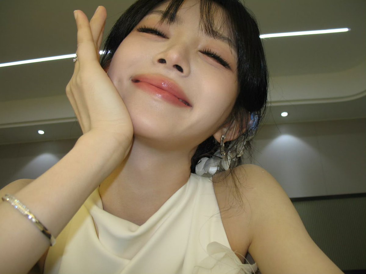 #TianXiwei #田曦薇 Assistant Weibo Update