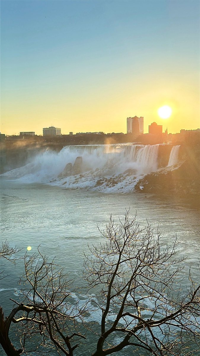 briangarrett's tweet image. What an incredible morning it’s been at Niagara Falls here in Ontario Canada made sure I got up early for the sunrise and I was able to capture some great shots I really like it here thanks everyone for the tips I’ll definitely come back here’s a few pictures from today so far 🙏