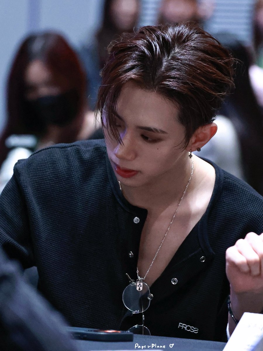 Paperplane.HJ101 tweet media