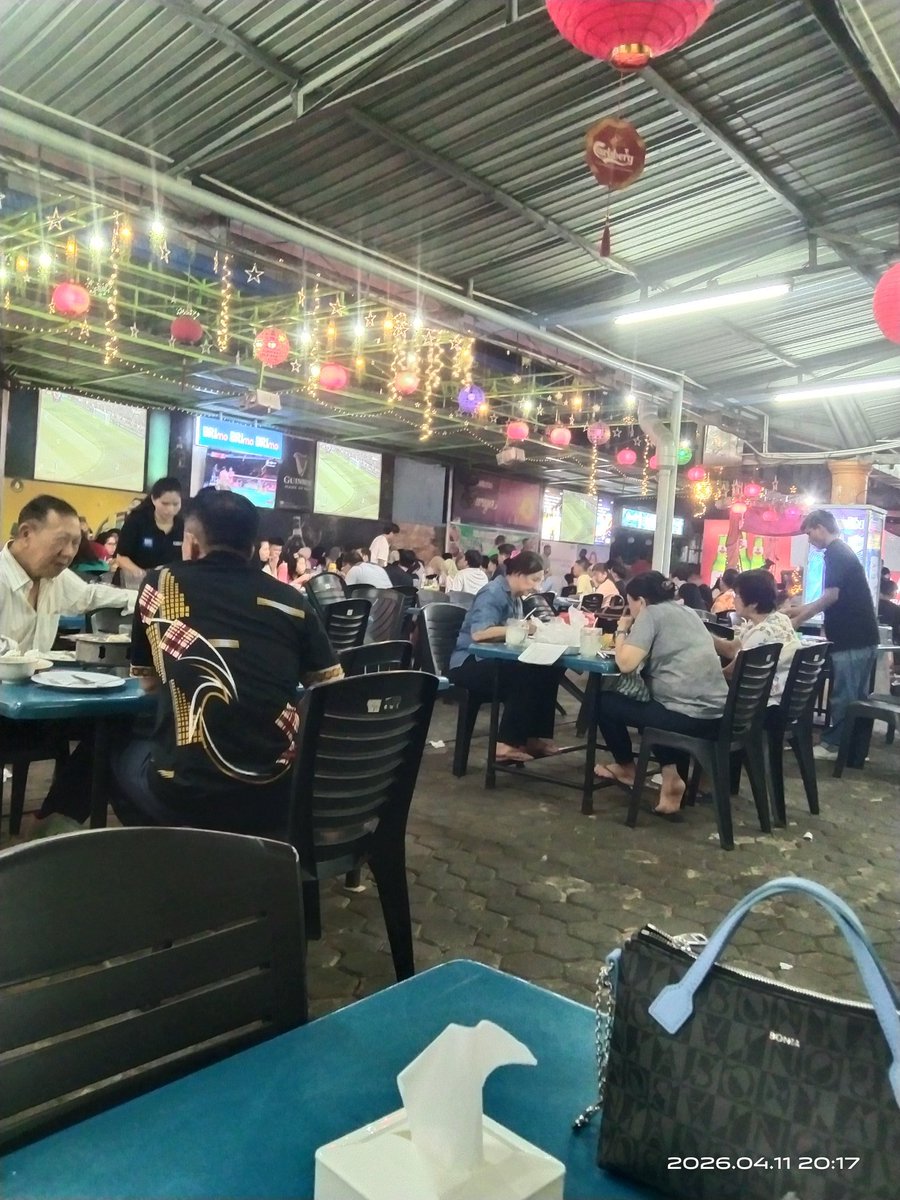 Dua sejoli tweet media