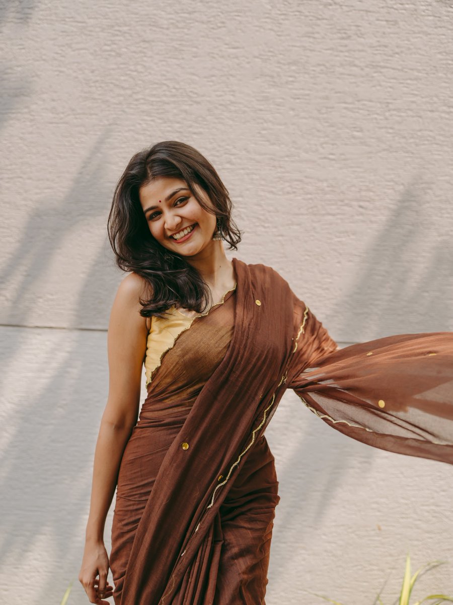 Weekendvibes_'s tweet photo. Meenakshi Unnikrishnan 🤎

#Meenakshi #MeenakshiUnnikrishnan https://t.co/I1iE0eYu92