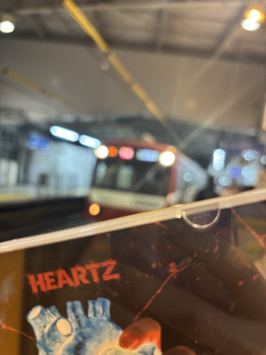 9XgyFkFw8XYJJpJ's tweet photo. #品川
#京急と
#HEARTZ
#アルバム
#撮るの下手🤣
#帰ります🚃
#眠い😪 https://t.co/CWTrQWuGel