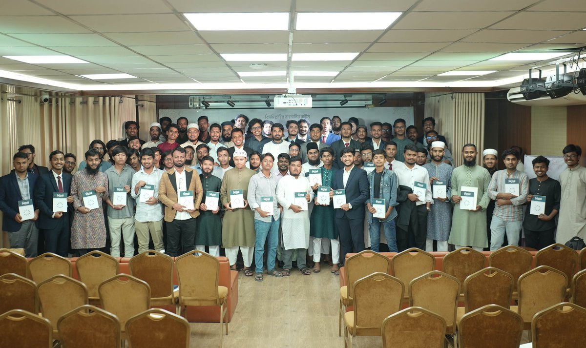 আত্মশক্তিপ্রবুদ্ধ তারুণ্য গঠনের প্রত্যয়ে ধারাবাহিকভাবে কাজ করে যাওয়া প্রতিষ্ঠান দারসবাড়ি পাঠচক্র-এর প্রতিনিধি সম্মেলন ২০২৬-এ জ্ঞানের পুনর্জাগরণ ও নবধারার কাগজ ত্রৈমাসিক মিহওয়ার-এর নবম সংখ্যা হাতে উপস্থিত একদল উচ্ছ্বসিত তারুণ্য।