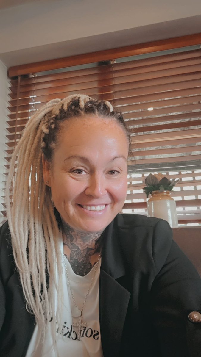 freckles9982 tweet media