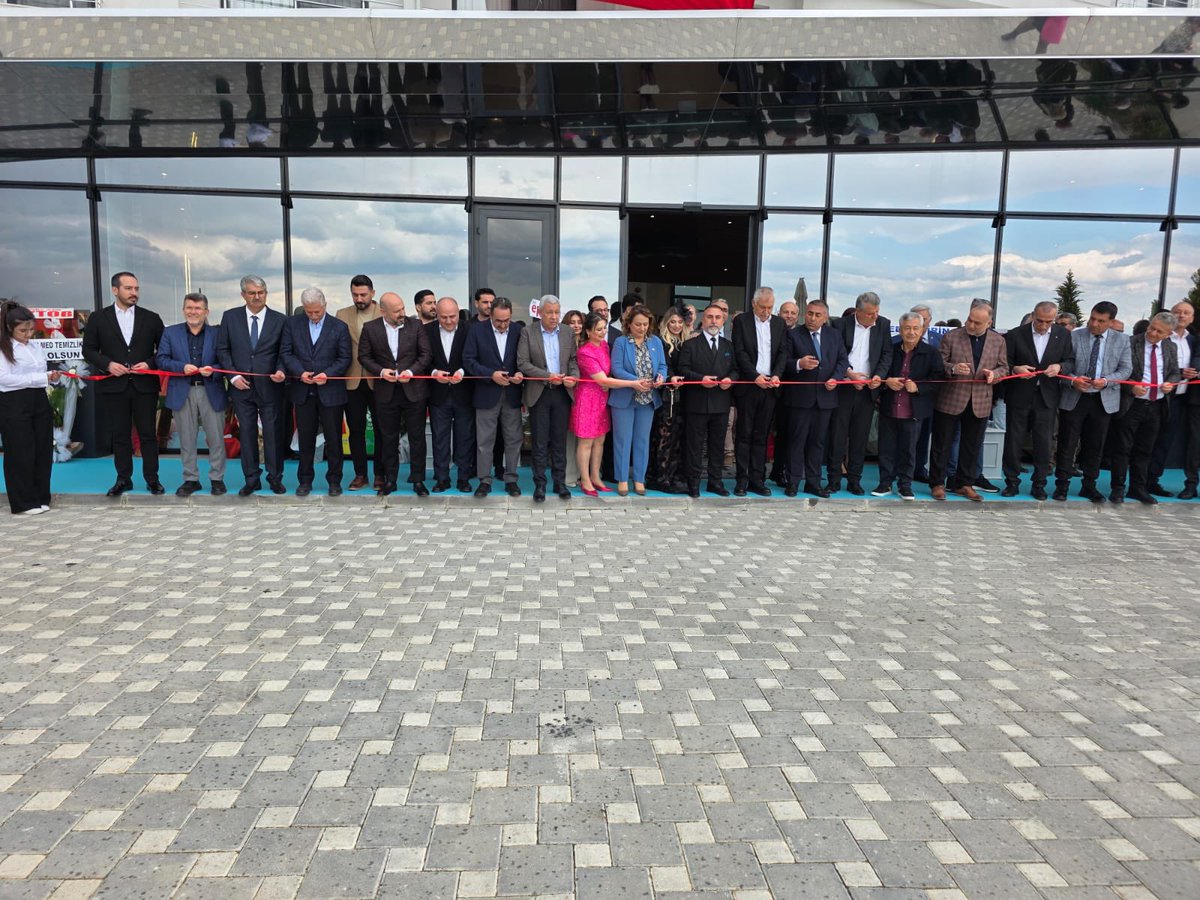 abdullahdogru01's tweet photo. 📍 Adana

İl protokolümüz ile birlikte Türkiye’nin ilk ve tek özel uygulama otelinin açılış programına katıldık.

İşletmeciliğini Sayın Veysel Karaca’nın üstlendiği bu kıymetli yatırımın; eğitim, istihdam ve turizm alanında önemli katkılar sunacağına inanıyor, şehrimiz için hayırlı olmasını diliyorum.