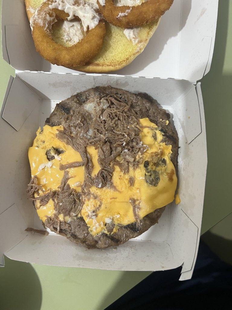 0x456E7A6F tweet media