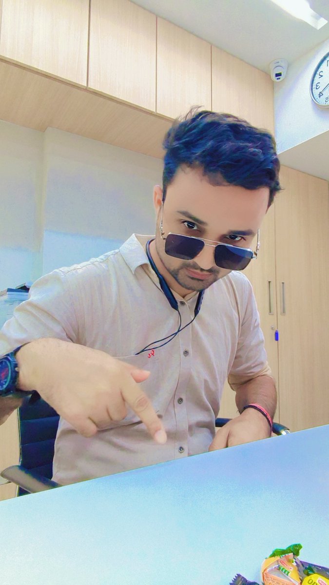heySuraj_ji's tweet photo. Office time 
.

#surajpandey #heysuraj_ji #Pakistán #Israël https://t.co/e7T1nZ5SU1