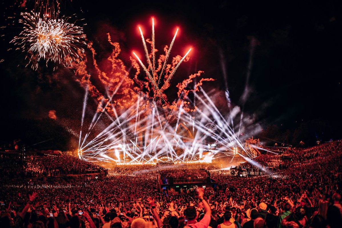 Tomorrowland tweet media