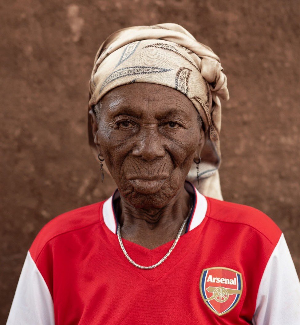 suǝɥdǝʇS tweet media