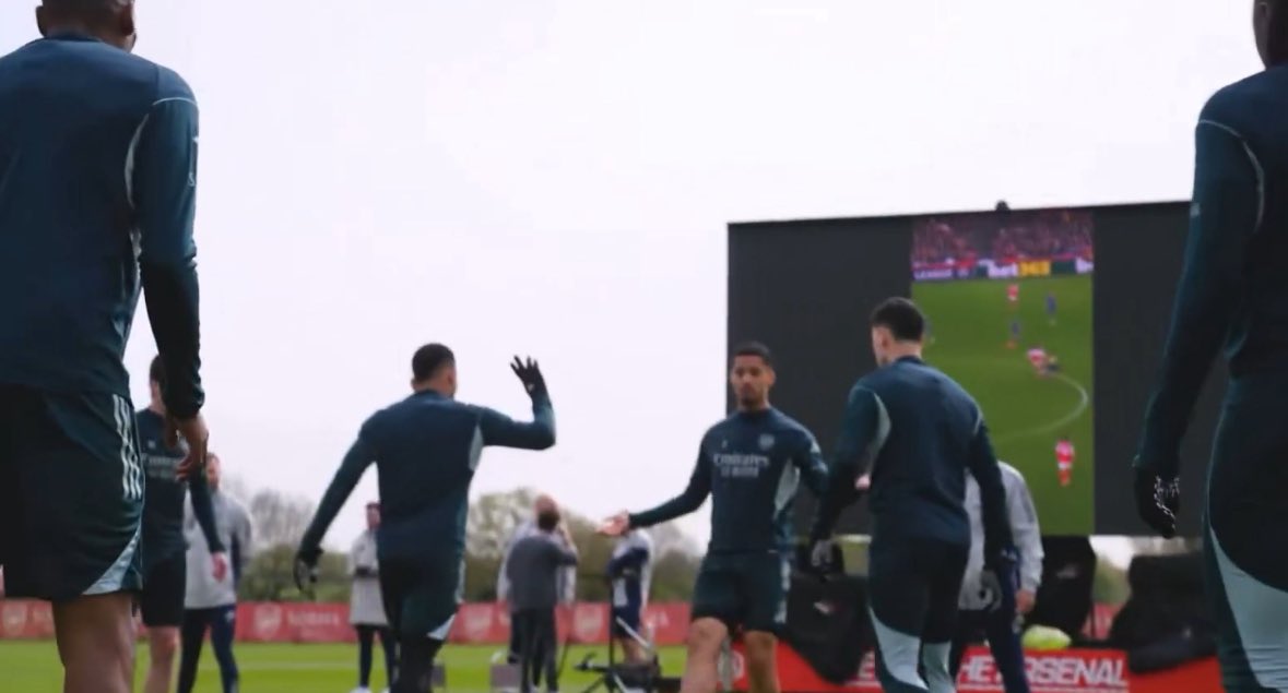 SpursArmyTweets's tweet image. Arsenal were watching TikTok edits in training just for #thfc fan Alex Scott to score the winner against them at the Emirates. 😹