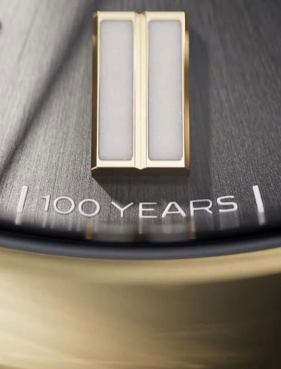 Fofoca:
- Dizem q a Rolex vai lançar um Oyster Perpetual 100 anos… (desde q virou “moda” produzir quantidade limitada, cansei da palhaçada e feliz de quem revende q assim consegue lucrar, mas a febre do mercado secundário está com seus dias…)