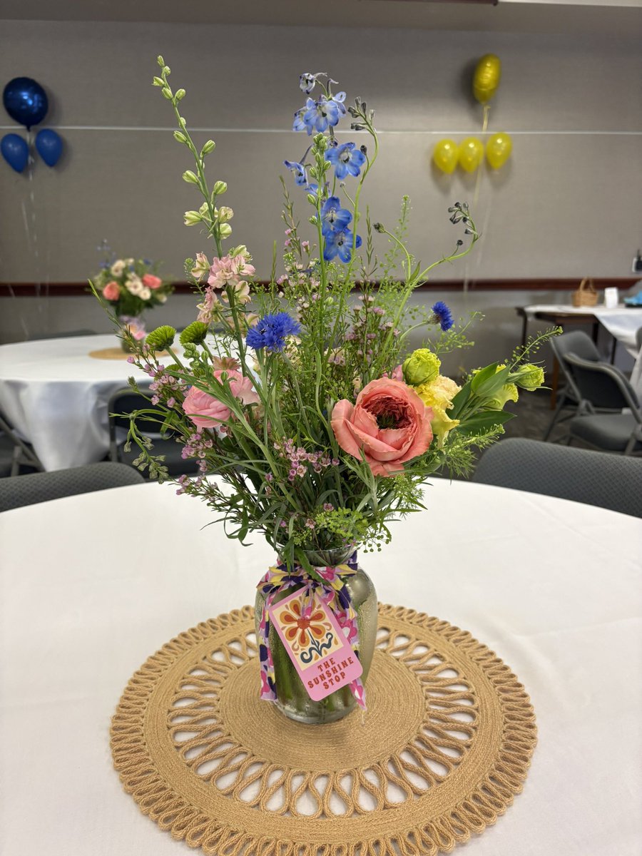 PaulaMaier3's tweet image. I volunteered as Hospitality Chair for out neighborhood Women’s Group Home Tour 🏡🏝️

We 6 houses and served them a continental breakfast and later, box lunch.

The homes were beautiful &amp;amp; inspirational❣️

#Decorating #Women #Beauty