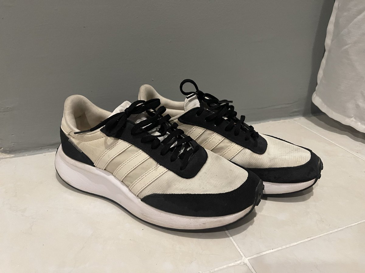 mayom275's tweet photo. ส่งต่อ Adidas Run 70s
ราคา 550 บาท 
-ไซซ์ 25.5 cm (UK 7 / EU 40 )
สภาพ: มือสอง พื้นยังดี ไม่สึก มีคราบตามการใช้งาน (ดูตามรูปได้เลย)
*สนใจทักสอบถามได้เลยค่ะ*
 #รองเท้ามือสอง #ส่งต่อรองเท้า #รองเท้าวิ่ง #adidas https://t.co/hjnYWMQ4kc