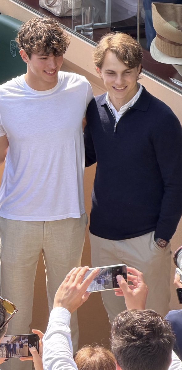 robin¹⁶ ⁸⁷ tweet media