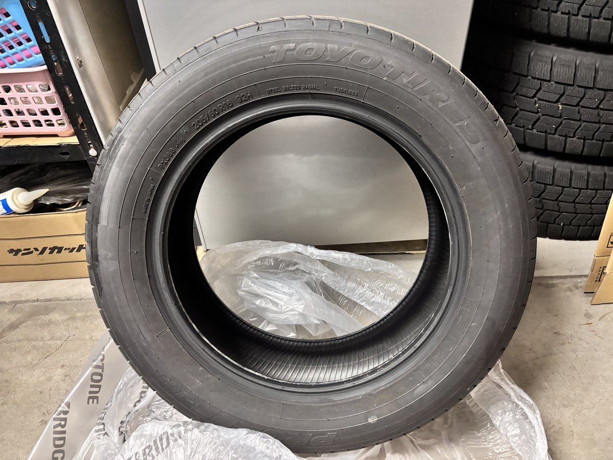 アングニース来られてる方でVOXY購入時に付属してた TOYO PROXES j68 