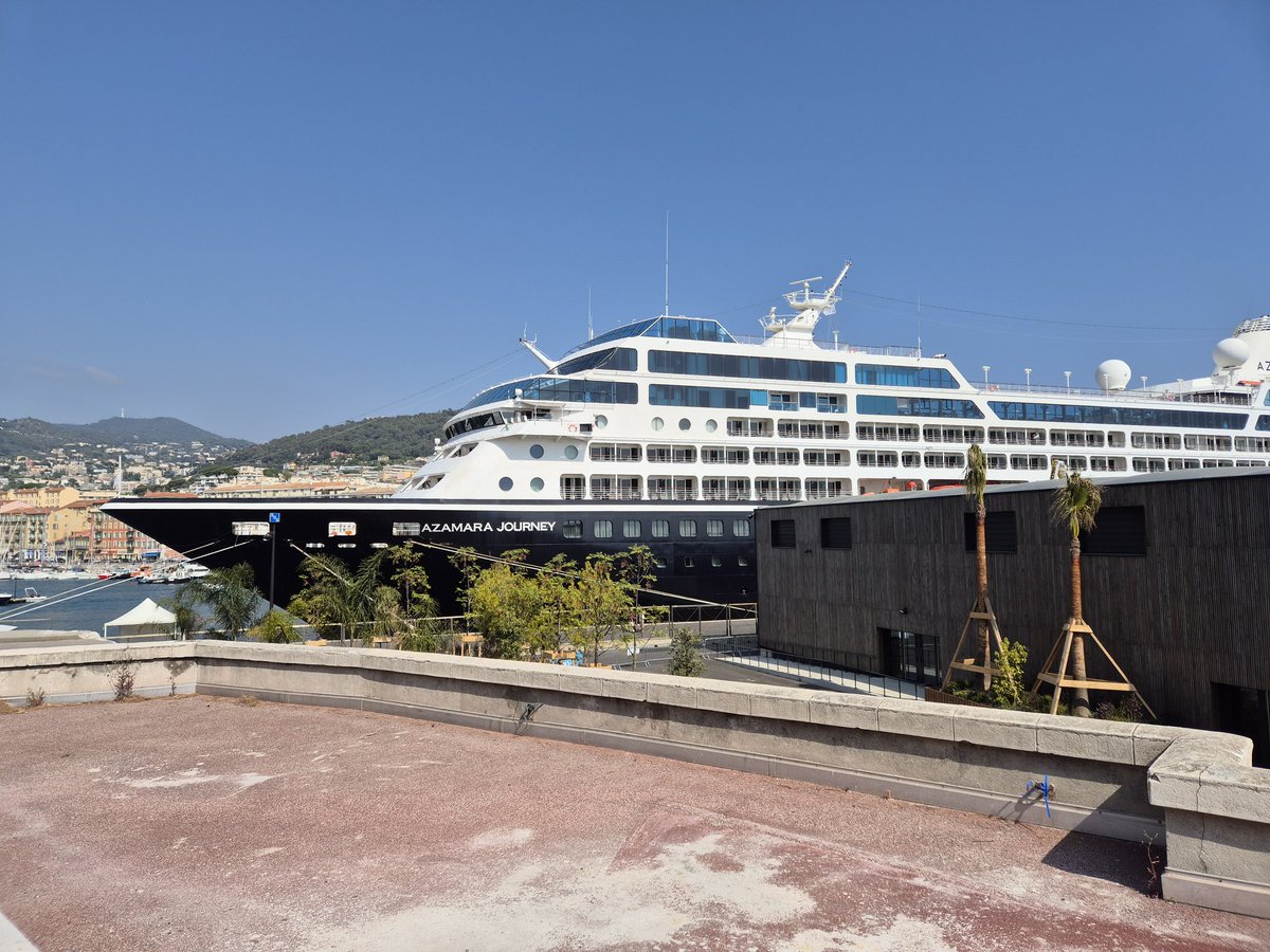 Nice2030_actu's tweet image. Vivement la démolition d'Océanice pour enfin dégager la vue ... ou pas 🤡 #Nice06