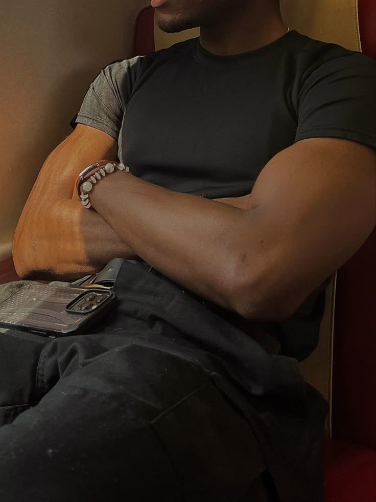 sweetsinclairs's tweet image. adult lucas and his locs #goodmorning