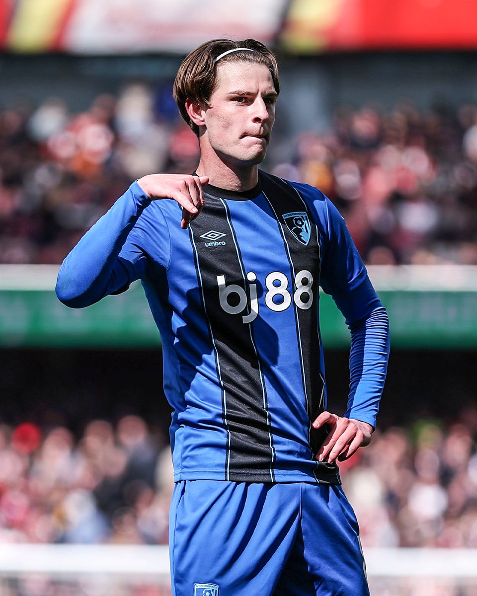 OneFootball's tweet image. Alex Scott hitting this celebration 📲