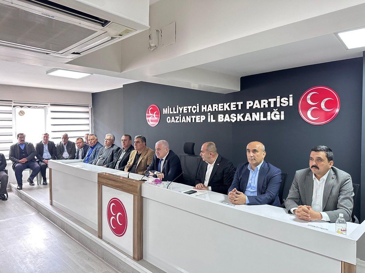 SermetAtay's tweet photo. 📍Gaziantep

MHP Gaziantep İl Başkanlığımızda, İlçe Başkanlarımız, İlçe Yönetim Kurulu üyelerimiz, meclis üyelerimiz ve partililerimizle bir araya geldik. https://t.co/8HMWJFQjcA