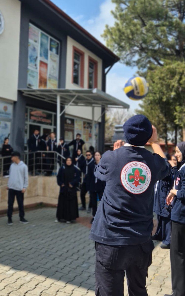 GSB_OrduzuGM's tweet photo. İnönü Üniversitesi İzcilik Topluluğunda görev alan gençlerimiz, gençlik merkezimizi ziyaret ederek çocuklarımızla bir araya geldiler. Birlikte sosyal, sportif ve kültürel faaliyetlere katılan gençlerimiz ve çocuklarımız, keyifli ve verimli anlar yaşadı. https://t.co/o5Dx30TGsZ