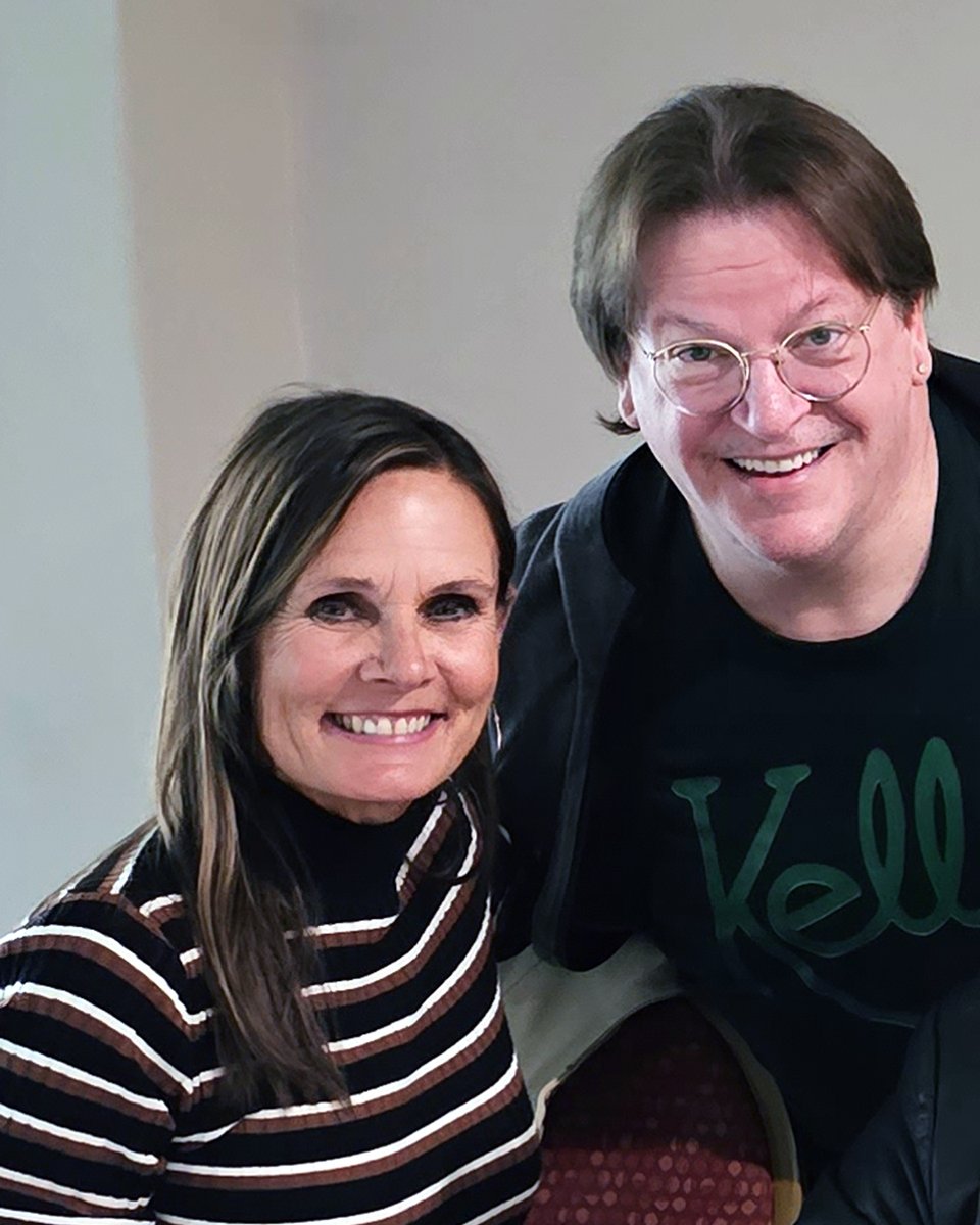 Kinravip's tweet photo. @TheLynnHerring Happy anniversary, Lynn!
Here's to the next 40!!! ❤️ https://t.co/7mYUiIiw53