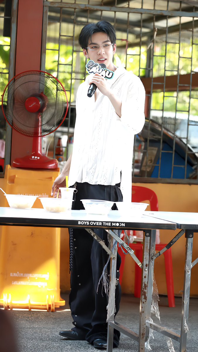 boysoverthemoongallery tweet media