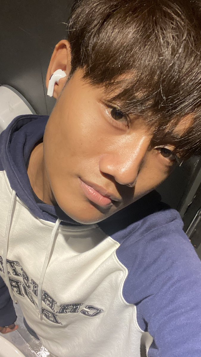 n00dlenuggets tweet media