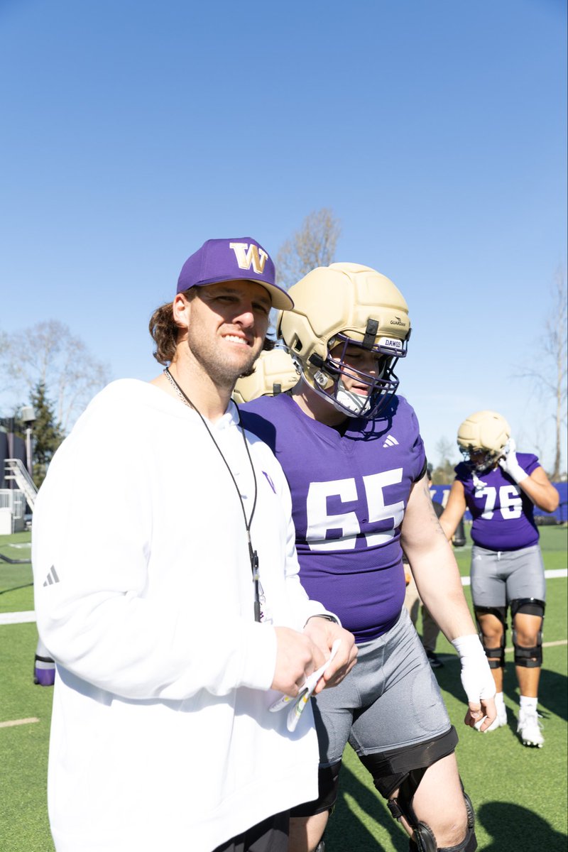 CoachBrewster50's tweet photo. BIG SHAFF

#DevelopDawgs

🫡🦴 https://t.co/bzY4PEZmK1