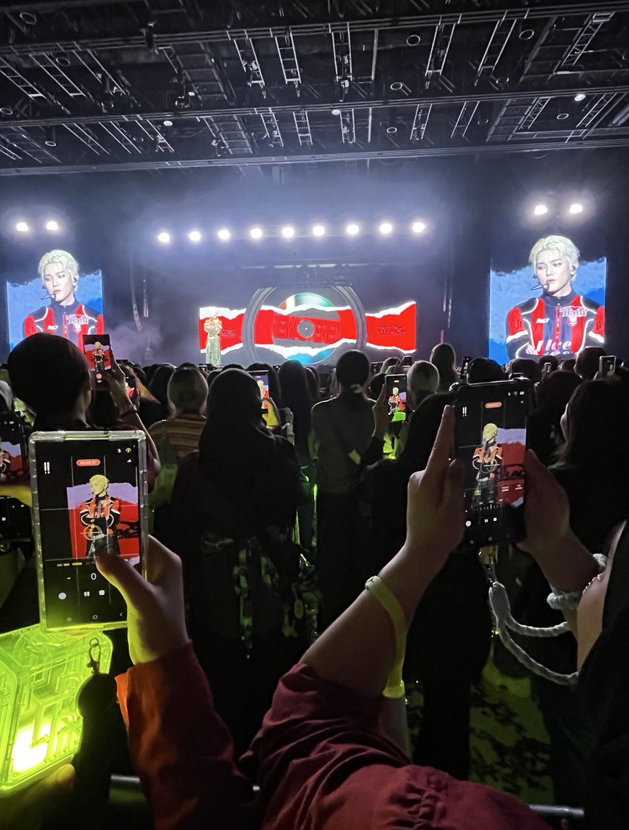 jencheolst's tweet image. This is what the view looks like when the majority of the audience are local fans 🫶🏻

#TY_TRACK_REMASTERED_KL 
#TAEYONGinKL #TAEYONGinMY
