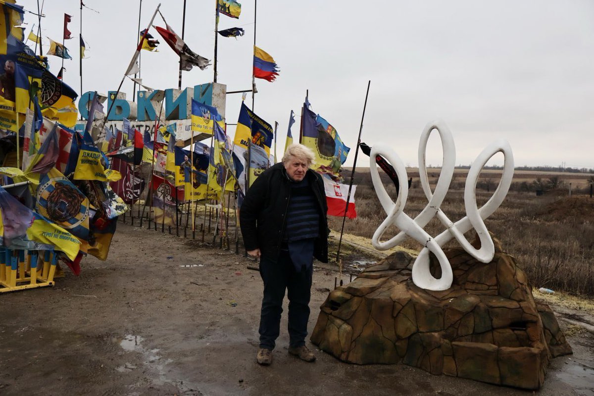 laralara tweet media