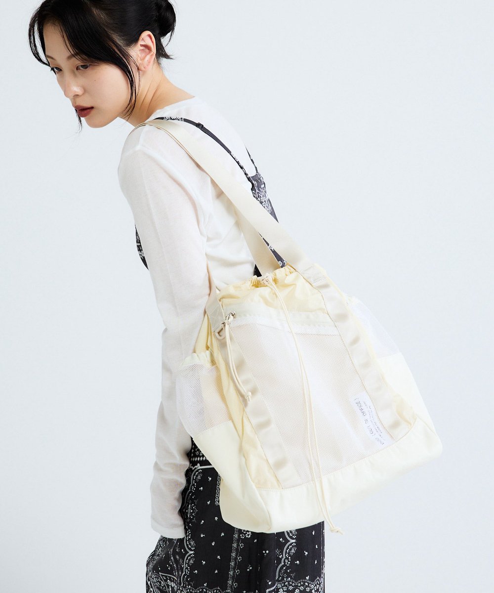 Spring / Summer 

品番：666201
スクエアフェイクレザーショルダー_JS ¥8,290(税込)

品番：670823
メッシュBIGポロLS_JS 
¥7,190(税込)

品番：666199
ナイロンメッシュ3WAYトート_JS ¥7,190(税込)

品番：670820
コットンボイルシアーチェックシャツ_JS ¥7,700(税込)

dot-st.com/jeanasis/