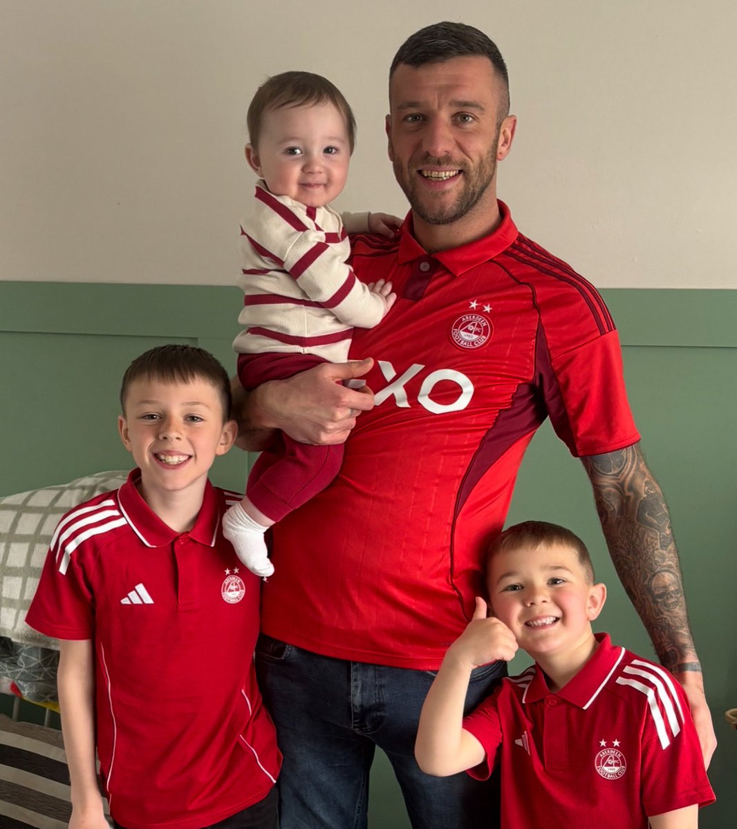 Legz3's tweet photo. Aberdeen Forever ❤️❤️❤️❤️ https://t.co/MUpFhMxtr6
