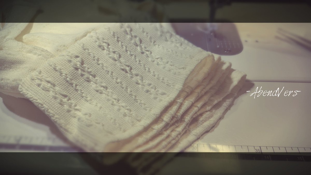 オフショルワンピ、自分にしては珍しくたくさん作り始めてしまったので時間がかかっていますが、今月中にはショップ開けたい気持ちで作業中です。