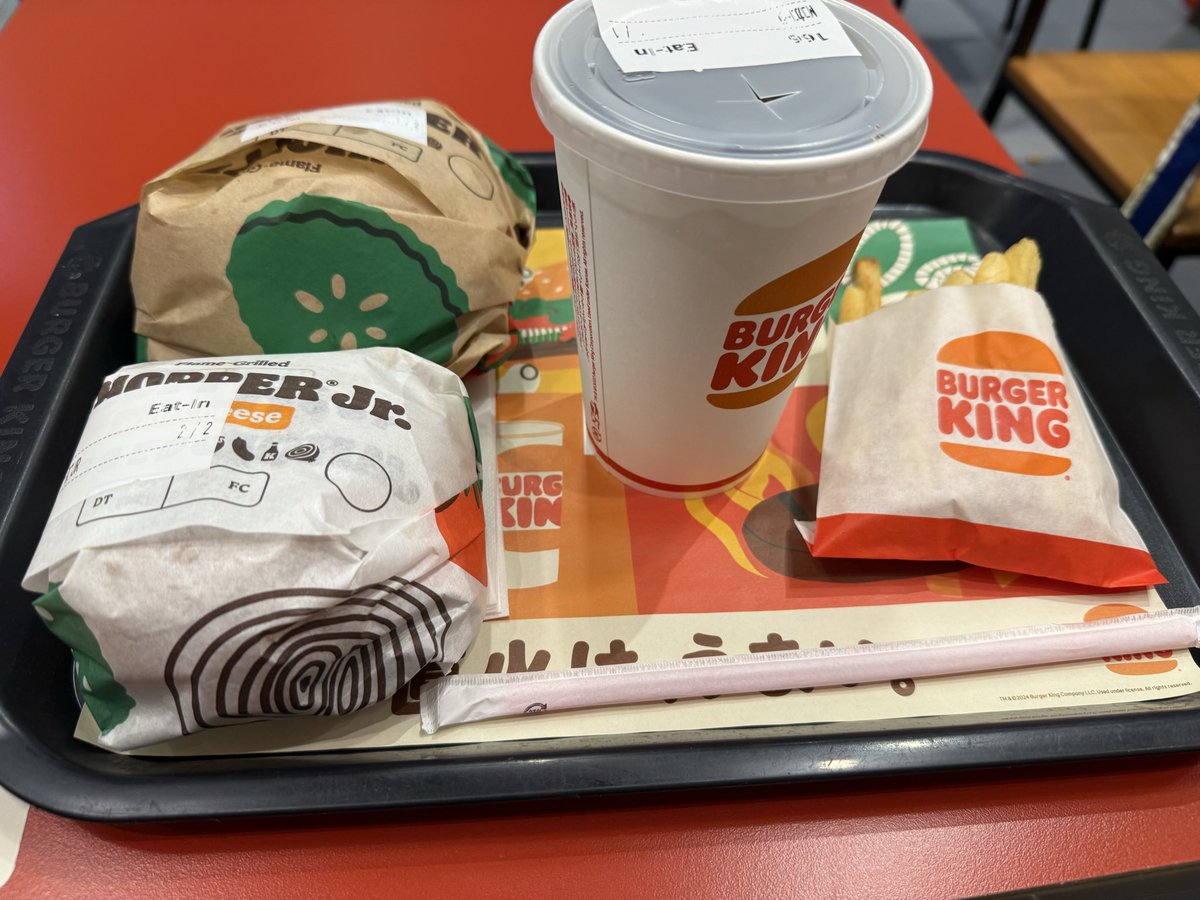 よねっち tweet media