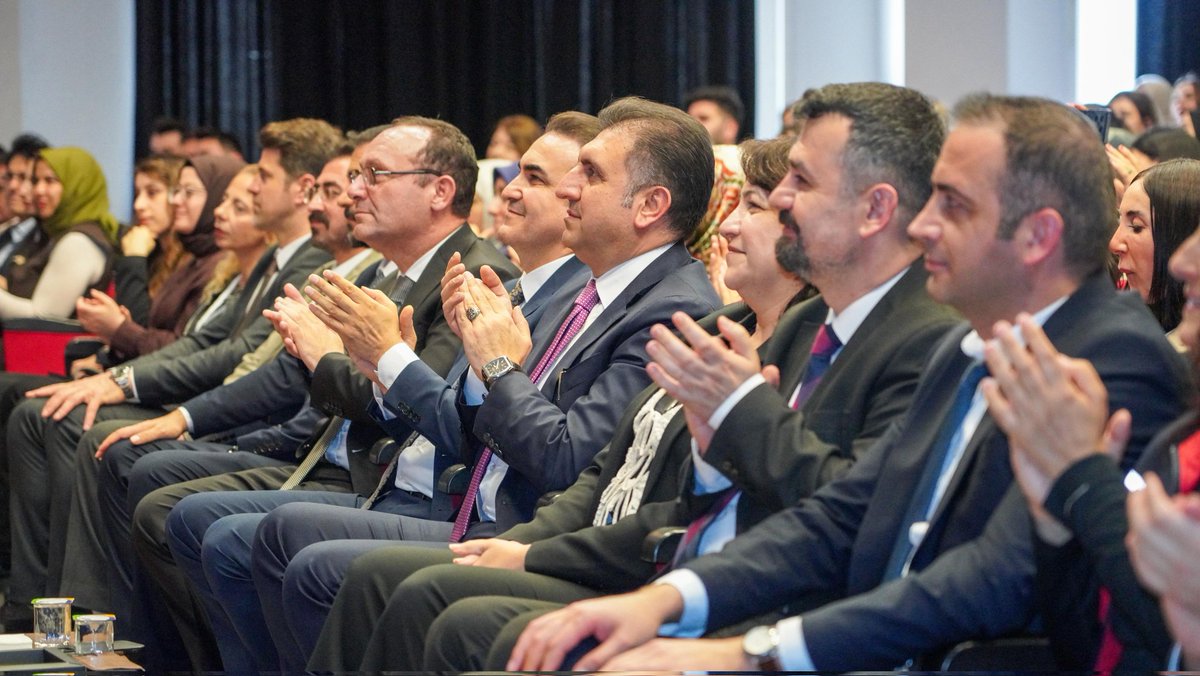 istanbulilmem's tweet photo. ✨ Müdürlüğümüzce düzenlenen "Türkiye Yüzyılı Maarif Modeli Cumartesi Atölyeleri"; İl Millî Eğitim Müdürümüz Murat Mücahit Yentür, Doğuş Üniversitesi Rektör Yardımcısı Prof.Dr.Şirin Karadeniz, eğitim yöneticileri ve öğretmenlerimizin katılımıyla Yusuf Özvatan Ortaokulunda gerçekleştirildi.

Eğitim ailemizle birlikte daha güçlü bir geleceğe! ✨

📍Esenyurt

@tcmeb @Yusuf__Tekin @MucahitYentur