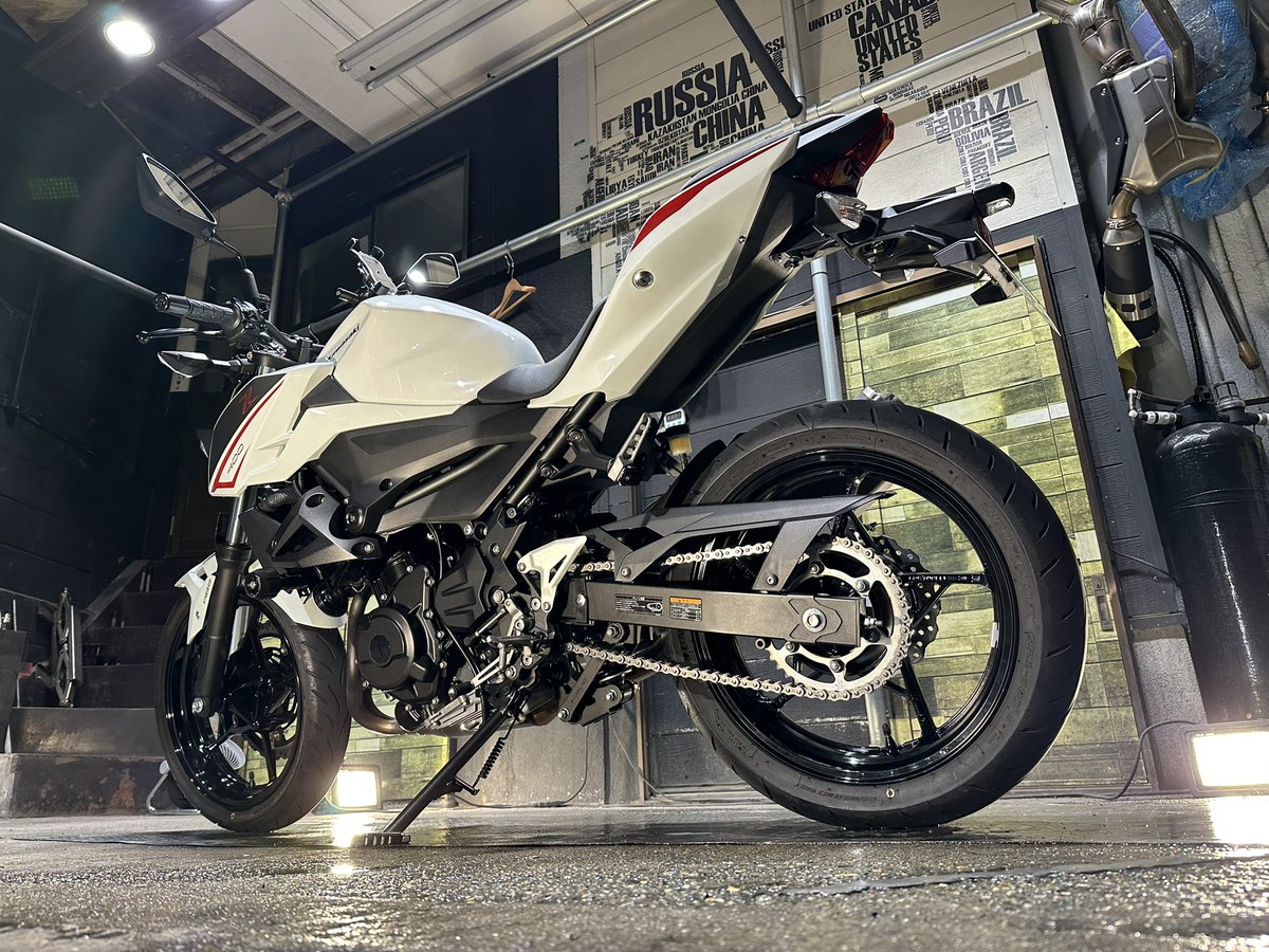 RebornBikewash's tweet photo. KAWASAKI Z400🏍️
手洗い洗車SPご利用頂きありがとうございます🌟
#reborn
#rebornbikewash
#バイク洗車
#純水洗車
#バイク
#チェーンメンテナンス
#撥水コーティング
#耐熱コーティング
#bikewash
#motowash
#motorcycle https://t.co/6j1iDBMtMX
