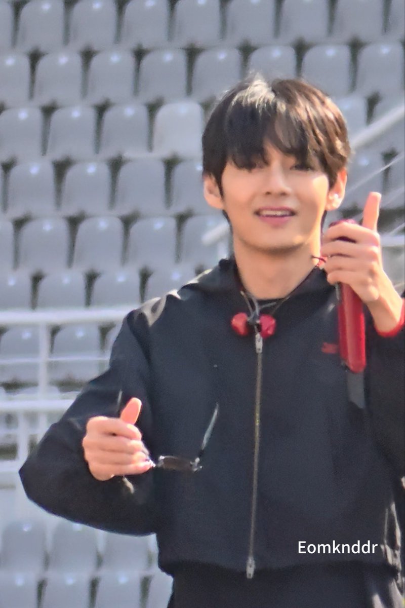 Eomknddr tweet media