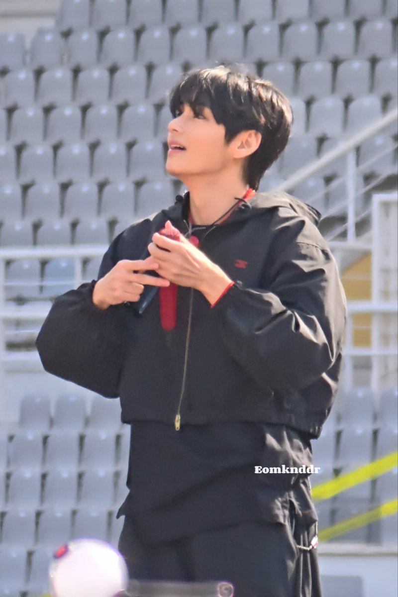 Eomknddr tweet media