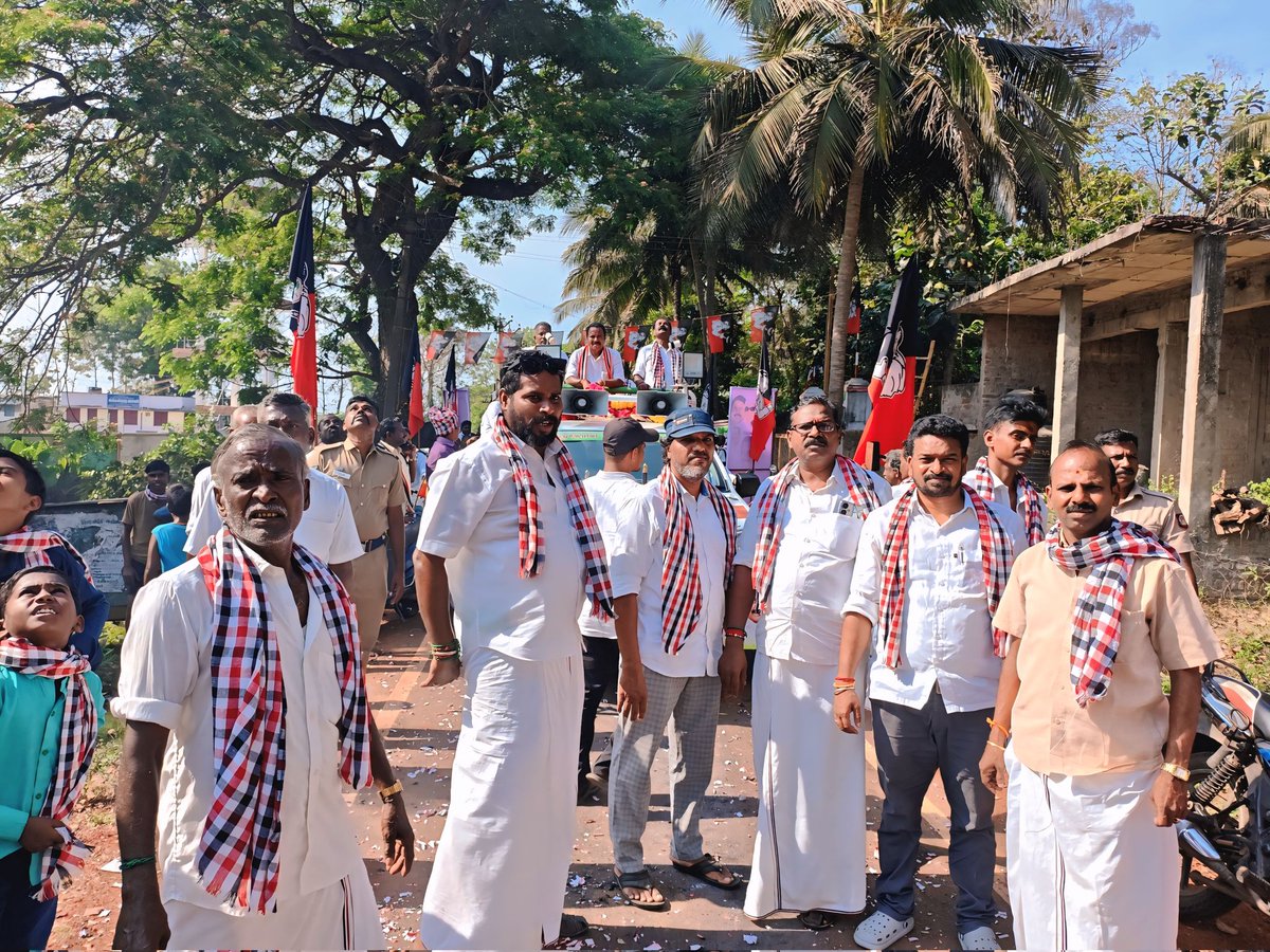 JPMAYILAI's tweet photo. #மயிலாடுதுறை_மாவட்ட_அஇஅதிமுக 

நாளைய முதல்வர் எங்கள் தங்கம் #எடப்பாடியார்😍
வெல்லும் இரட்டை இலை.!🌱✌️
இன்று சேத்தூர் ஊராட்சியில் வாக்கு சேகரிப்பின் போது... ✌️✌️✌️🌱🌱🌱
#வாக்களிப்பீர்_இரட்டைஇலைக்கே
#பூம்புகர்_சட்டமன்ற_தொகுததி https://t.co/yPVEWoT4nA