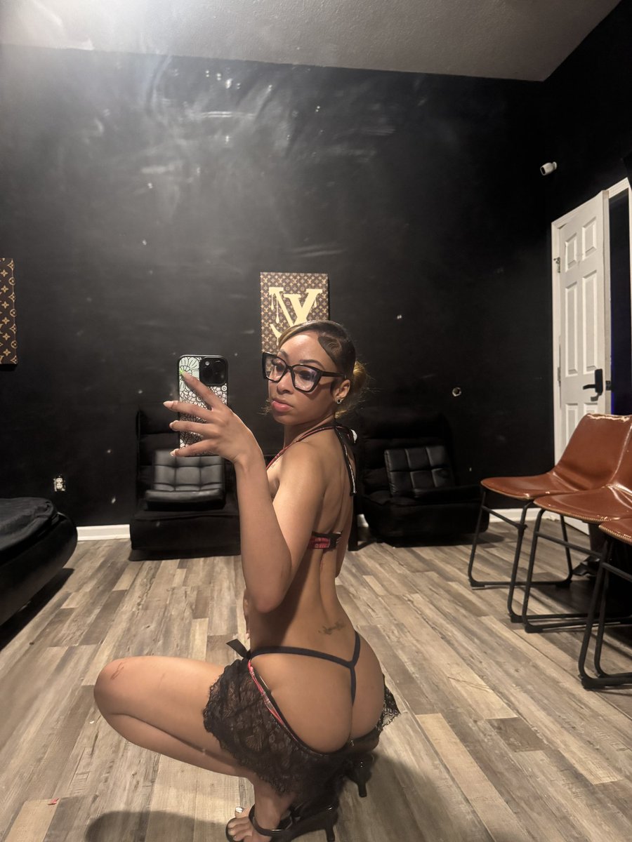 leatheleo5's tweet photo. #pyt #schoolthot #petite https://t.co/HuOg6KQ7qJ