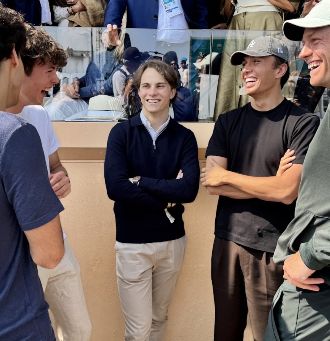 ari 🌸 tweet media