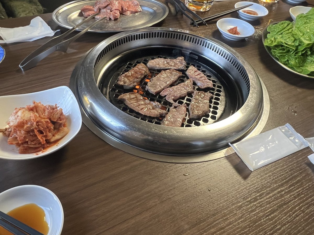 koujirou526's tweet photo. 長野県にて、コバケンとその仲間たちオーケストラで、須坂に来ております！宇宙一美味しい🤤とオススメの焼肉屋さんに連れて行っていただいたら…マエストロ・コバケンにぴったりのお肉を発見しました！（…しかし売り切れ😭）明日は焼肉パワーで頑張ります！😭

明日は、ロビーコンサートでカルテット
もさせていただく事になりました！上野駅のコバケン トリオも、復活するかも！笑
開場5分後くらいに始まりますので、是非、聴きにいらしてください！チケットは、3月の時点で完売🎉ローマンカーニバルと新世界交響曲、楽しみたいです！